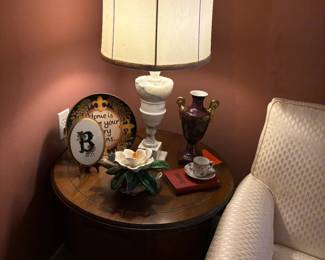 Vintage Drum Side Center Table, Italian Alabaster Marble Urn Table Lamp