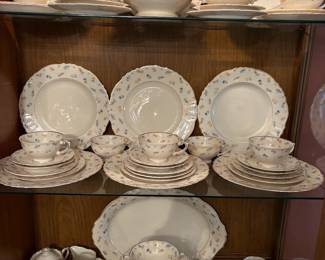 Syracuse China “Suzanne” Federal Shape
72 Piece Set