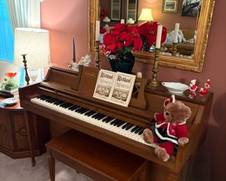Wurlitzer Upright Piano with Bench (Excellent Condition)