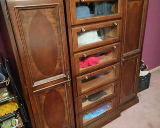 Organize Your Clothes In Style with this