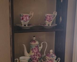 Display Wall Shelf with Tea Set
