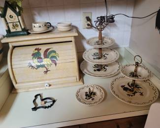 Metlox Poppy Trail California Provence Br4ead Bok and Tid Bit Trays