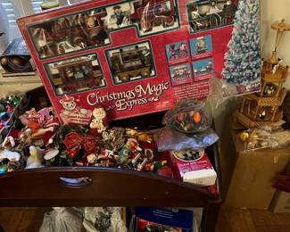 Wooden folding serving tray table