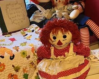 Raggedy Ann dolls, quilt