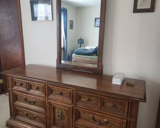 Stanley dresser with mirror