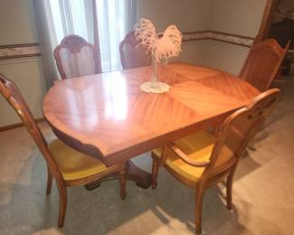 Vintage Thomasville dining table and chairs