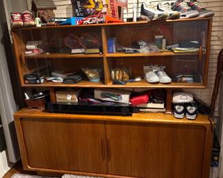 Mid-century modern floating sideboard fabulous piece. I've only seen two in my life. 2500 or best offer.