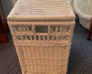 Wicker Laundry Hamper (20 x 18 x 13”)