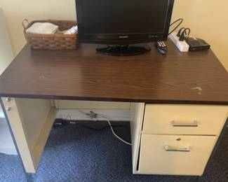 Office Desk (40 x 28 x 24”)