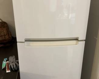 24” wide Whirlpool Refrigerator with freezer (61.5” tall x 27” deep)
