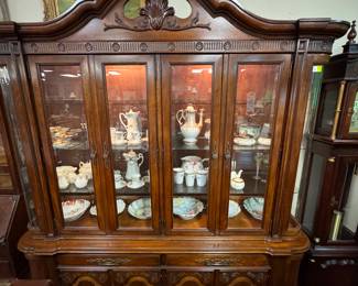 Large WHITE FURNITURE Lighted Breakfront China Cabinet