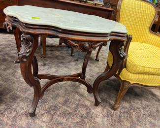Beautiful Turtle Top Victorian Table