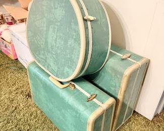GREAT VINTAGE LUGGAGE