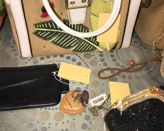 Items Located In 1st Bedroom (MASTER)