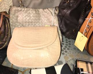 Items Located In 1st Bedroom (MASTER)