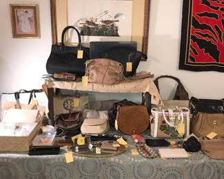 Items Located In 1st Bedroom (MASTER)