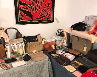 Items Located In 1st Bedroom (MASTER)