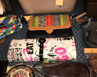 Items Located In 1st Bedroom (MASTER)