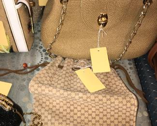 Items Located In 1st Bedroom (MASTER)