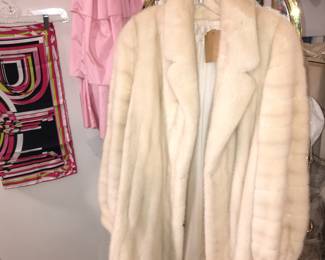 Items Located In 1st Bedroom (MASTER)