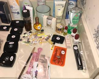 Items Located In 1st Bedroom (MASTER) Bathroom