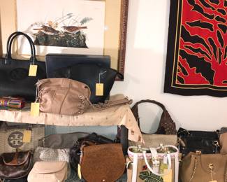 Items Located In 1st Bedroom (MASTER)