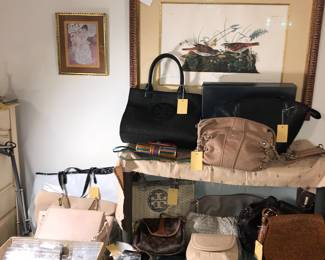 Items Located In 1st Bedroom (MASTER)