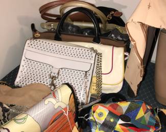 Items Located In 1st Bedroom (MASTER)