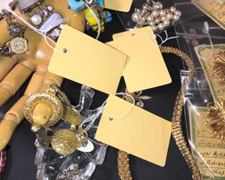 Items Located In 1st Bedroom (MASTER)