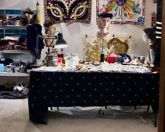 Items Located In 1st Bedroom (MASTER)