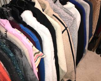 Items Located In 1st Bedroom (MASTER) Walk In Closet