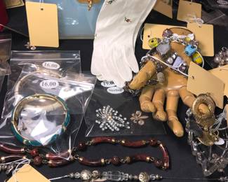 Items Located In 1st Bedroom (MASTER)