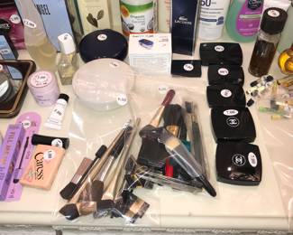 Items Located In 1st Bedroom (MASTER) Bathroom