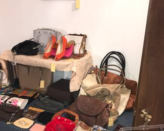 Items Located In 1st Bedroom (MASTER)