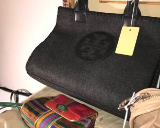 Items Located In 1st Bedroom (MASTER)