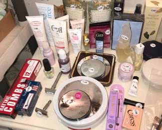 Items Located In 1st Bedroom (MASTER) Bathroom