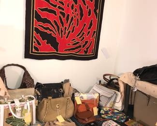 Items Located In 1st Bedroom (MASTER)