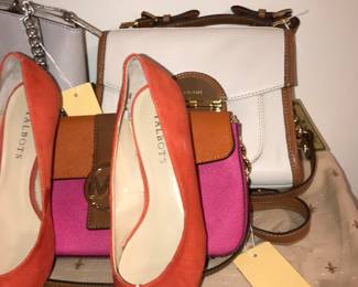 Items Located In 1st Bedroom (MASTER)