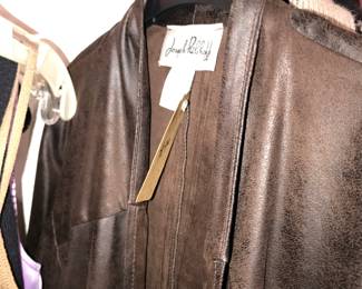 Items Located In 1st Bedroom (MASTER)