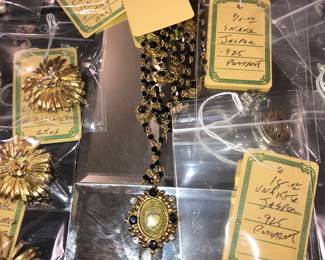 Items Located In 1st Bedroom (MASTER)