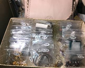 Items Located In 1st Bedroom (MASTER)