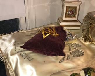 Items Located In 1st Bedroom (MASTER)