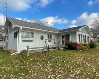 Charming vintage estate