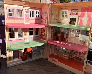 Fisher-Price Loving Family Special Edition Townhouse dollhouse