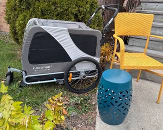Dog carrier + outdoor furniture