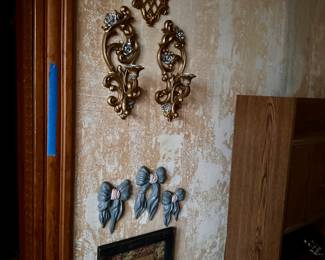 more cottag core / grandmillennial wall décor