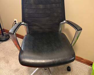 GLOBAL ACCORD MESH BACK OFFICE CHAIR