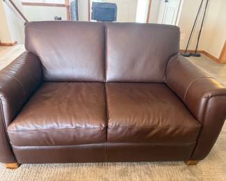 NATUZZI LEATHER LOVESEAT LIKE NEW