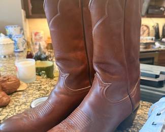 DAN POST LIKE NEW SIZE 10.5E