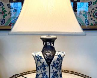 $60 - unique chinoiserie table lamp - 23h